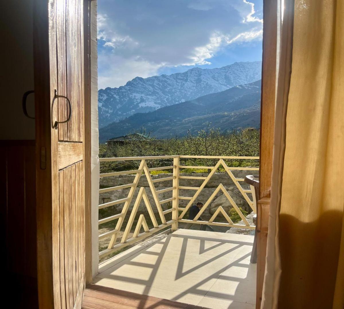 Snow Range Resort And Cottage Vashist Екстериор снимка