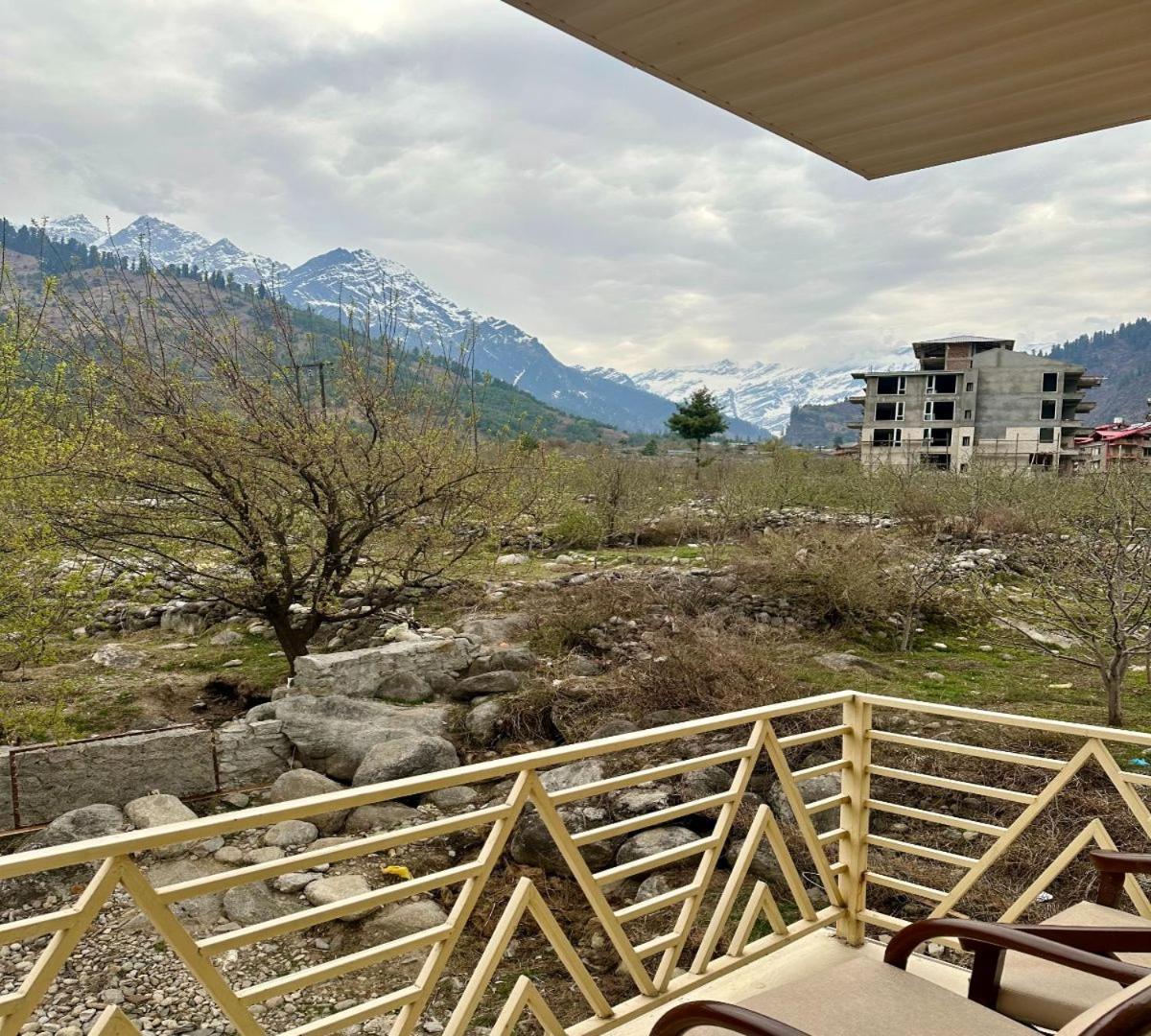 Snow Range Resort And Cottage Vashist Екстериор снимка