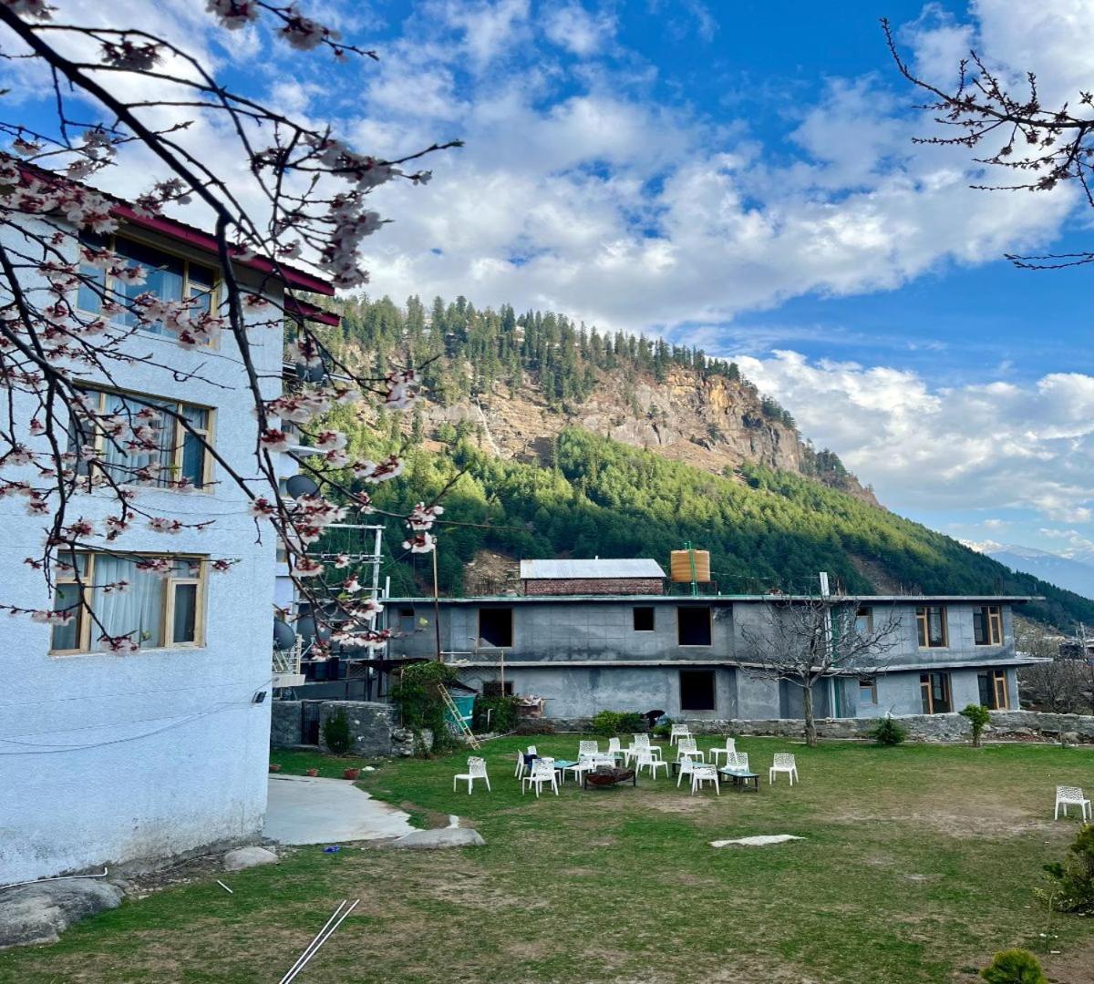 Snow Range Resort And Cottage Vashist Екстериор снимка